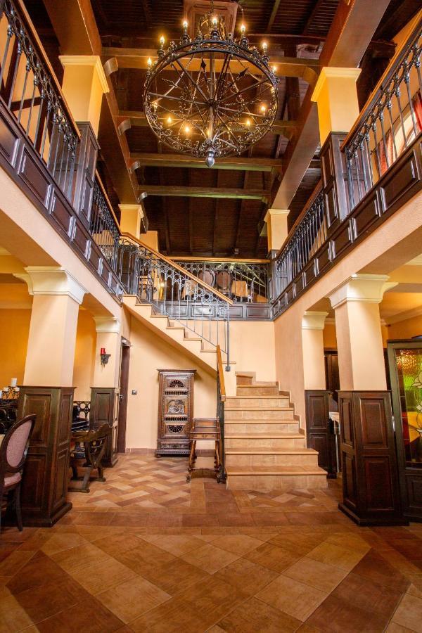 Turnul Hotel Moieciu de Jos
