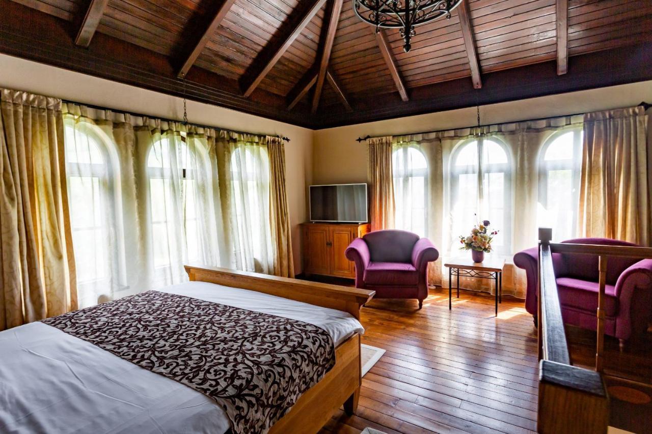 Turnul Hotel Moieciu de Jos
